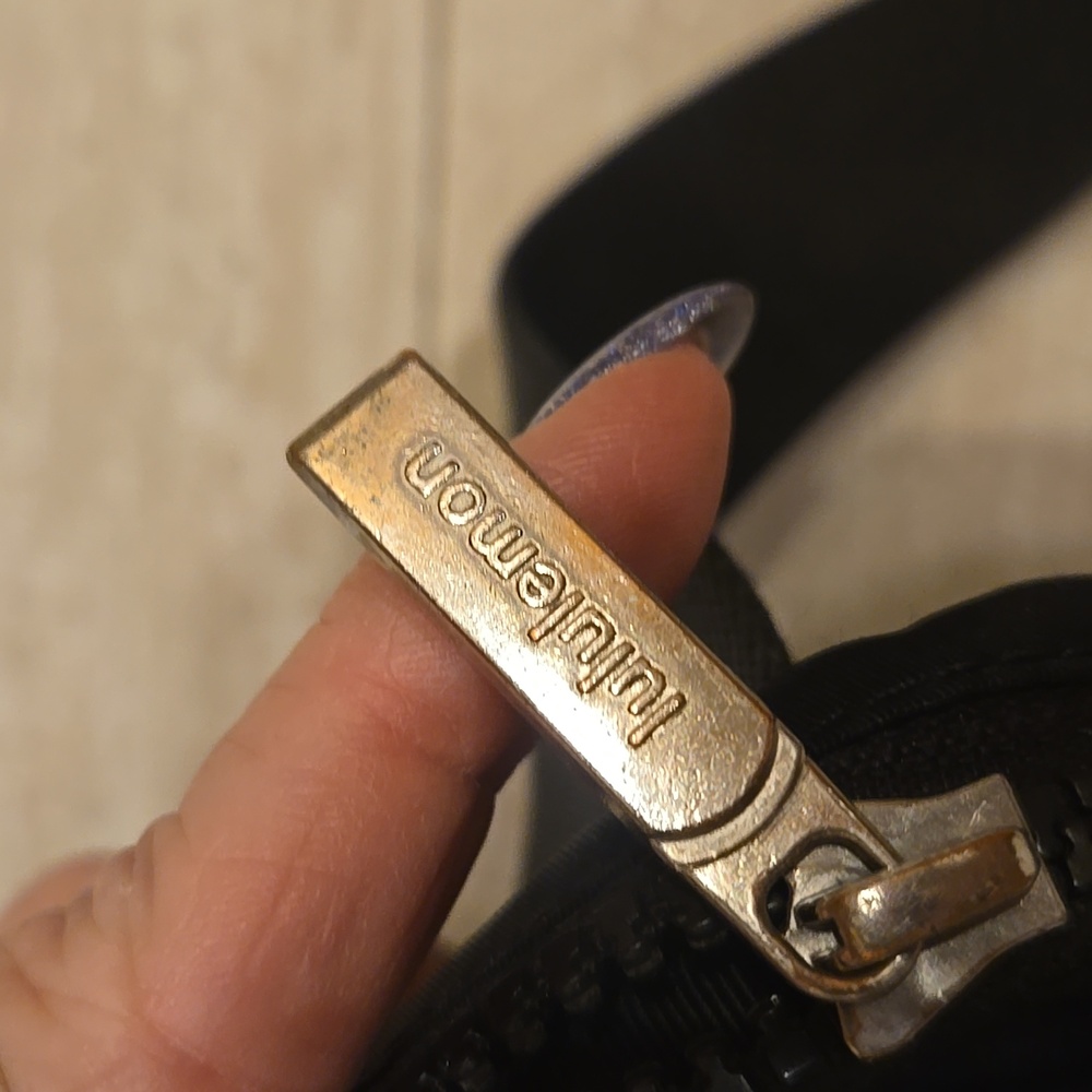 Lululemon Black Everywhere Belt Bag - Picture 4 of 11